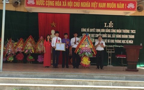 Xã Yên Lâm tổ chức lễ công bố quyết định đón bằng công nhận trường THCS đạt chuẩn quốc gia